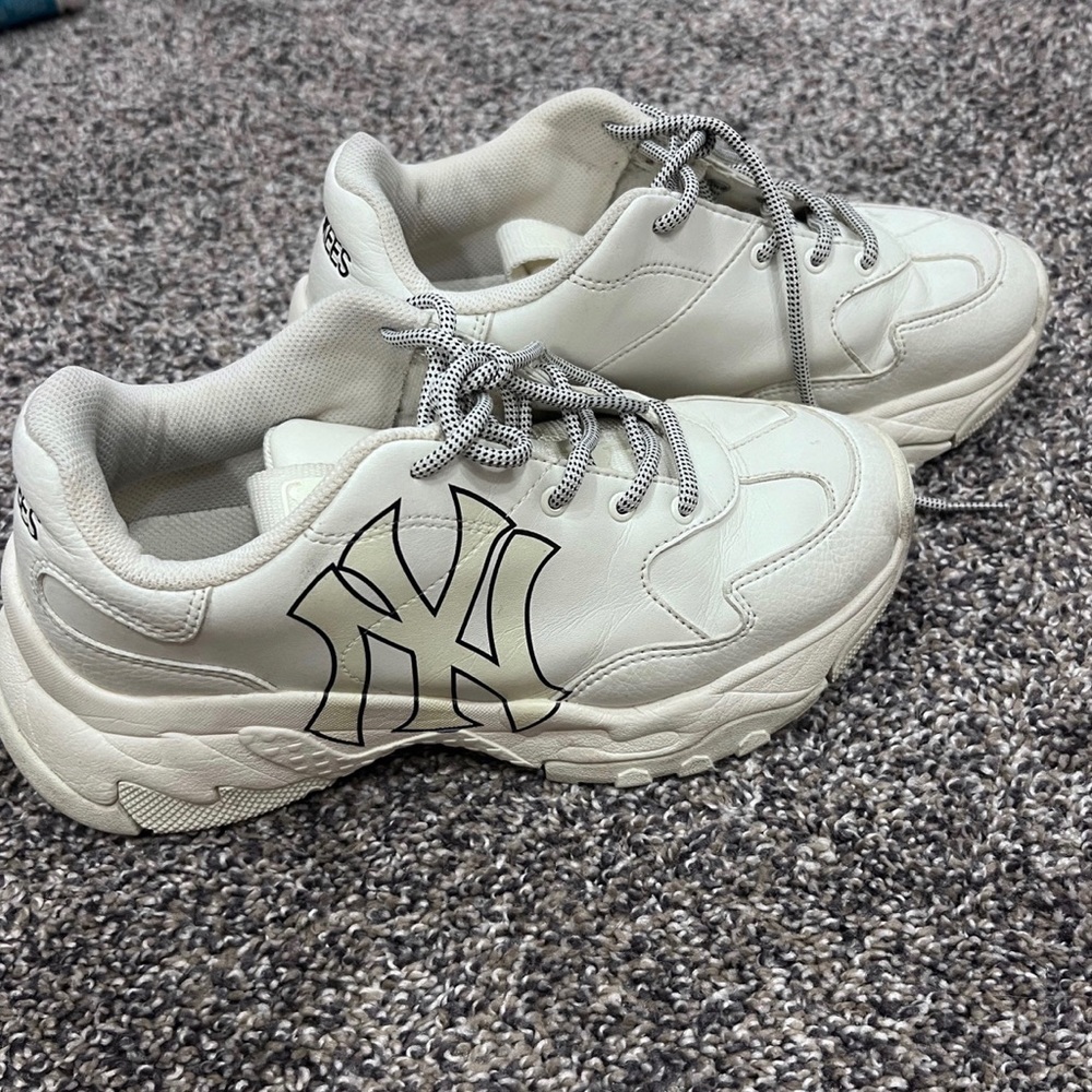 Elevated white sneakers, very comfortable！